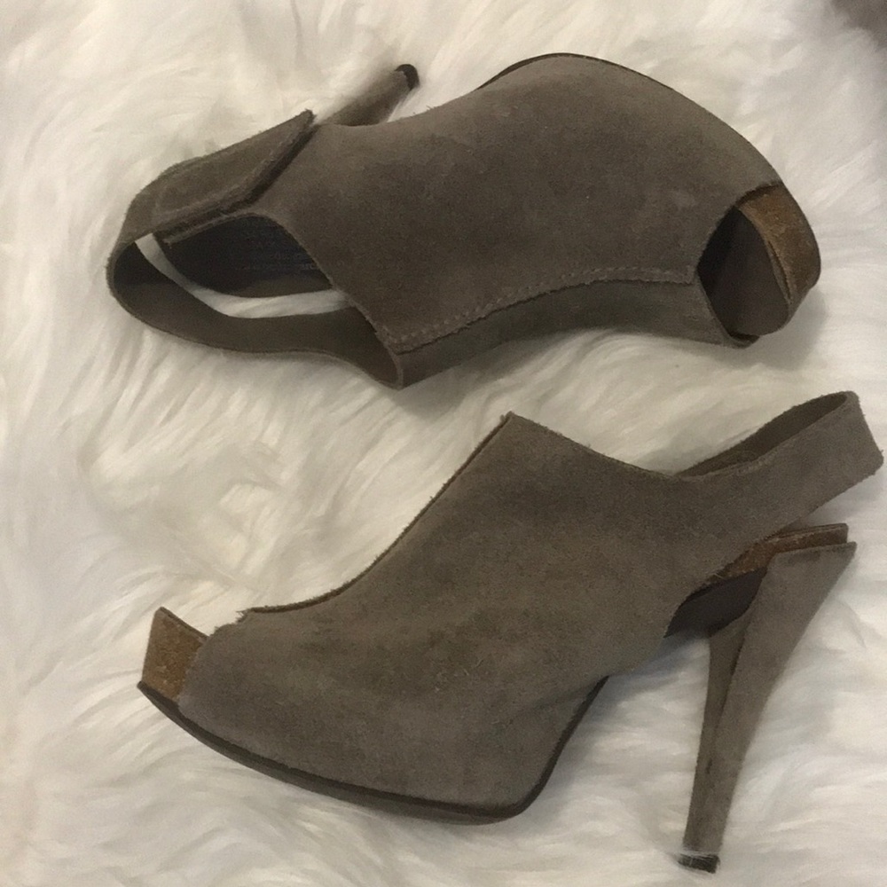 Pedro Garcia Suede Beige Sandals 4 inch heel, Size 39.5 (9.5), gently used